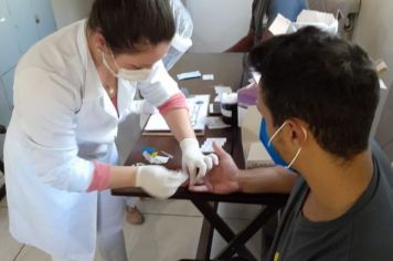 Foto - REALIZAÇÃO DE TESTE RAPIDO NO COMERCIO DE FERNÃO