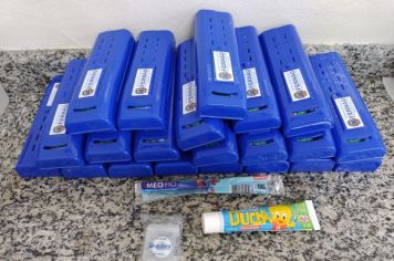 ENTREGA DE KITS DE HIGIENE BUCAL - ESCOLA ESTADUAL