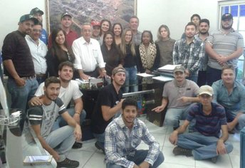 Alunos da Unimar firmam parceria com a Prefeitura Municipal de Fernão e iniciam os trabalhos de controle de erosão rural.