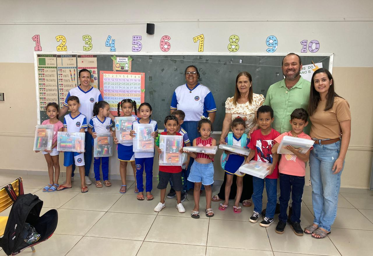Entrega dos Kits Escolares na EMEF Profª Maria do Carmo da Silva Julião